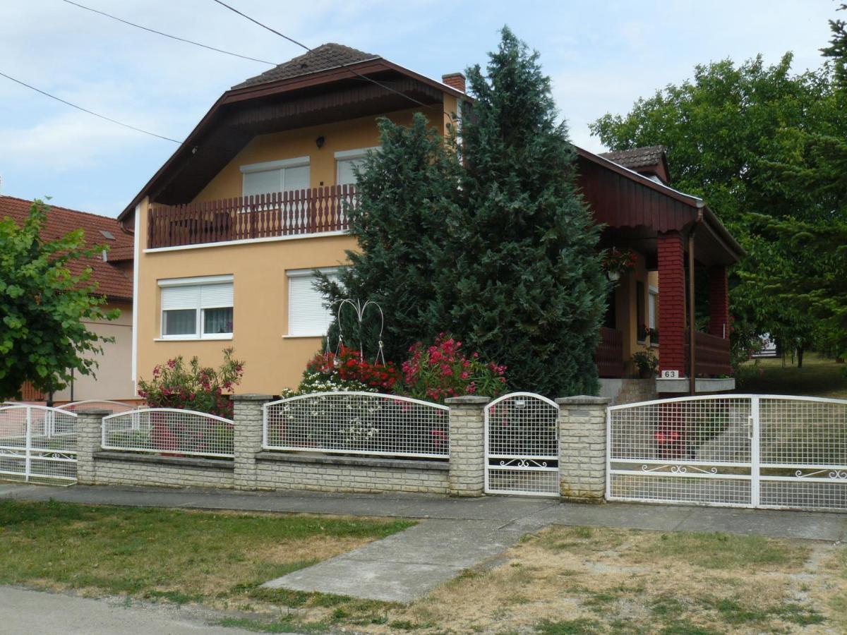 Zsuzsi Apartman Zalakaros Buitenkant foto
